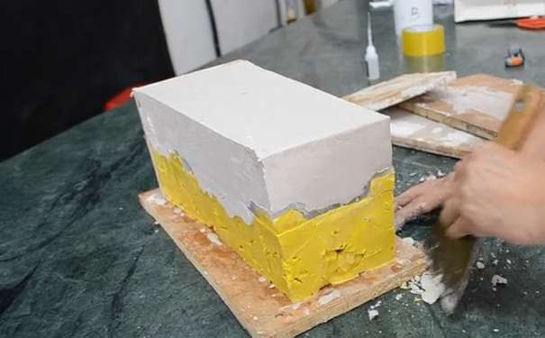 模具硅橡膠成型后怎樣制作外模？